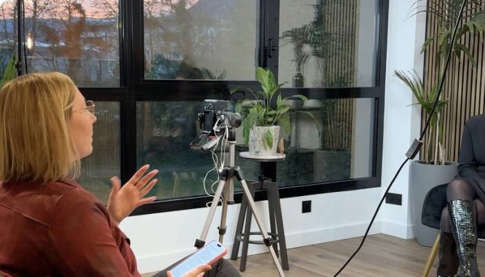 video marque employeur - personne parlant devant caméra